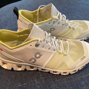 On Cloud womens Running Shoes